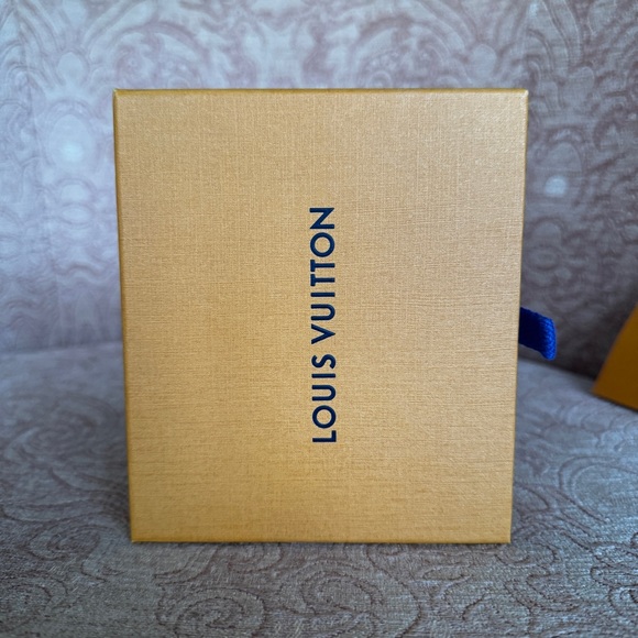 Louis Vuitton Gift Box and Receipt Holder Set with Ribbons - Picture 5 of 14